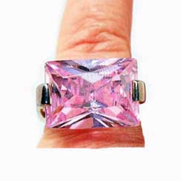 18 carat LILAC CUBIC ZIRCONIA RING, Sz 8, STERLING SILVER, SOLITAIRE GEM 3/4 in. - Picture 1 of 4